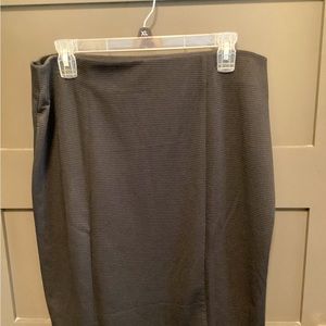 Black, ribbed, pencil skirt by Elle, size L.
